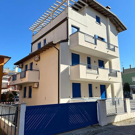 Residence Stefania Attici Su 2 Livelli - Agenzia Cocal Caorle Exteriör bild